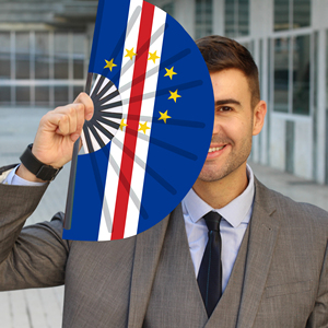 Vente en gros d'éventails pliants en bambou avec drapeau du <span class=keywords><strong>Cap</strong></span>-<span class=keywords><strong>Vert</strong></span> Éventails à main pour carnaval, mariage, festival, fête, <span class=keywords><strong>agence</strong></span> de <span class=keywords><strong>voyage</strong></span> - Product Image 3