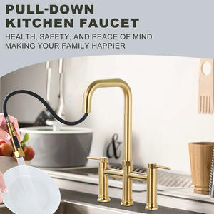Gold Farmhouse Robinet <span class=keywords><strong>de</strong></span> cuisine 3 trous avec pulvérisateur à tirette, robinet <span class=keywords><strong>pont</strong></span> en laiton à 2 poignées à haut <span class=keywords><strong>arc</strong></span> avec bec pivotant à 360 ° - Product Image 2