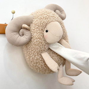 Juguete de Peluche de <span class=keywords><strong>Cordero</strong></span> con Cuernos Rizados, Relleno y Esponjoso, Muñeco de Oveja para Niños, Regalo Reconfortante, Decoración del Hogar - Product Image 5