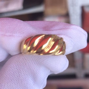 Anello da donna a cupola con cornetto inciso in oro placcato in argento sterling 925 di design personalizzato - Product Image 2