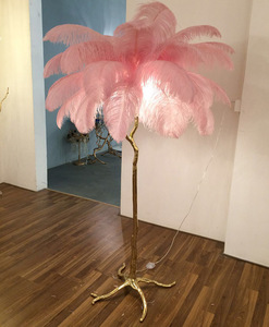 Lampe sur pied nordique pour la décoration de la chambre à coucher et du salon, lampe sur pied en plumes d'<span class=keywords><strong>autruche</strong></span> rouge, rose et or, lampe de table - Product Image 5