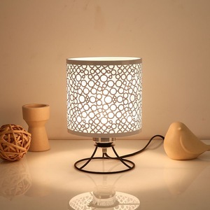 Lampe de table en fer forgé créative nordique, romantique, à économie d'énergie, protection des yeux, lampe de chevet, lampe d'allaitement confortable, décorative - Product Image 3