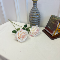 Eleganter Einzelstiel-Seidenrosenstrauß, Ideal für Hochzeiten und Heimdekoration. Auswahl an Kunstblumen zum Valentinstag