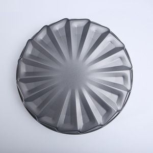 Molde para pastel en espiral, herramienta para hornear redonda antiadherente de acero al carbono para uso doméstico - Product Image 2