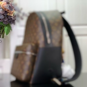 Wu Men's <b>Backpack</b> <b>Large</b> Capacity Top-Grain Cowhide Canvas Lining For Leisure Travel With 8 Inch Laptop Compartment - Product Image 1