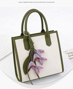 Llavero de cuero PU con flor de osmanthus dorada simulada hecha a mano, decoración para bolso, dijes de flores creativos - Product Image 2