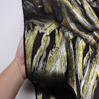 Tissu en Soie Métallique Noir Brillant Naturel et Biologique avec Lurex Or et Argent pour Manteau, Chemise et Vêtements