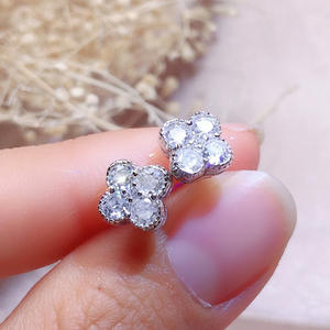 Orecchini di Diamanti Bianchi Champagne Taglio Brillante Rotondo Colore G Oro Bianco Naturale Classici da Donna per Uso Quotidiano - Product Image 3