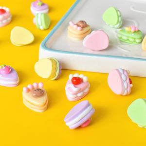 Cabujón de resina de base plana con diseño de pastel de dibujos animados colorido y animales adorables, modelo de resina, accesorios para casas de muñecas, adornos DIY para teléfonos - Product Image 5