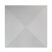 Panneaux de plafond carrés en PVC durable, panneaux décoratifs d'intérieur pour plafonds commerciaux et résidentiels