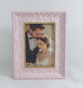 Cornice Portafoto Vintage Francese in Resina Fatta a Mano, Bordo Bianco con Motivo a S Traforato, Ecologica - Product Image 5