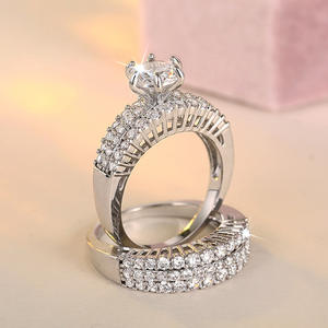 T0327 Set di Gioielli da Sposa, Anelli Nuziali con Diamanti per Donna, Taglio Brillante Classico Rotondo, Montatura a Griffe, Gioielleria Fine - Product Image 4