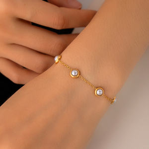 Elegante Juego de Joyería para Mujer de Acero Inoxidable con Turquesa Redonda, Perlas Blancas de Imitación, Collar, Pulsera y Aretes - Product Image 3