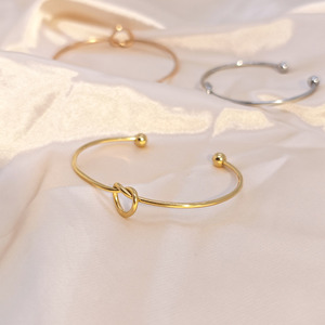 Brazalete Abierto Minimalista con Nudo |   Brazaletes de Nudos de Acero Inoxidable |   Brazalete Ajustable de Moda para Mujer - Product Image 4
