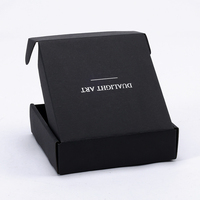 Boîtes d'expédition en carton ondulé noir mat avec logo personnalisé Boîte postale pliante pour sous-vêtements chaussures cadeau