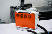 Produits les plus vendus 2024 50W enlèvement de peinture au laser machine de nettoyage au laser enlèvement de rouille machine polisseuse lavage de tapis