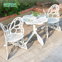 Ensemble de tables et chaises de salle à manger d'extérieur en alliage d'aluminium au design papillon de style européen créatif pour hôtels et cours