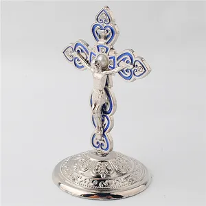 On-line di Vendita Caldo Del Metallo Silver Cross Crocifisso Cattolica Gesù Statue Religiosi Decorazione Della Casa In Piedi Cristo Sculture