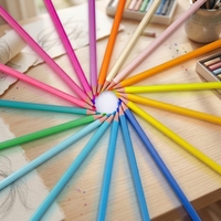 Crayons d'art colorés macaron personnalisables, lot de 18, corps hexagonal en plastique, non solubles, fabriqués au Jiangxi, emballage personnalisé avec logo, EN71