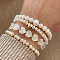 Bracelet en perles d'eau douce en forme de cœur, bijoux de poignet superposés en acier inoxydable pour femmes, cadeau