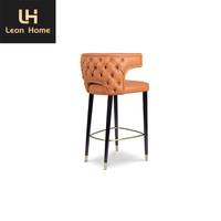 Tabourets de bar confortables du milieu du siècle en cuir avec hauteur de bar haut de gamme au design classique villa