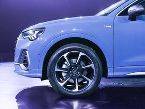 Ensemble <span class=keywords><strong>Audi</strong></span> <span class=keywords><strong>Q3</strong></span> 2025 40TFSI RS VUS compact à essence à haut rendement énergétique - Product Image 4