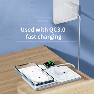 Estación de Carga Inalámbrica 3 en 1 Plegable con <span class=keywords><strong>Cargador</strong></span> Rápido para <span class=keywords><strong>iPhone</strong></span>/iWatch/Airpods, Puerto Tipo-<span class=keywords><strong>C</strong></span>, Logotipo Personalizado, Venta al Por Mayor OEM - Product Image 3