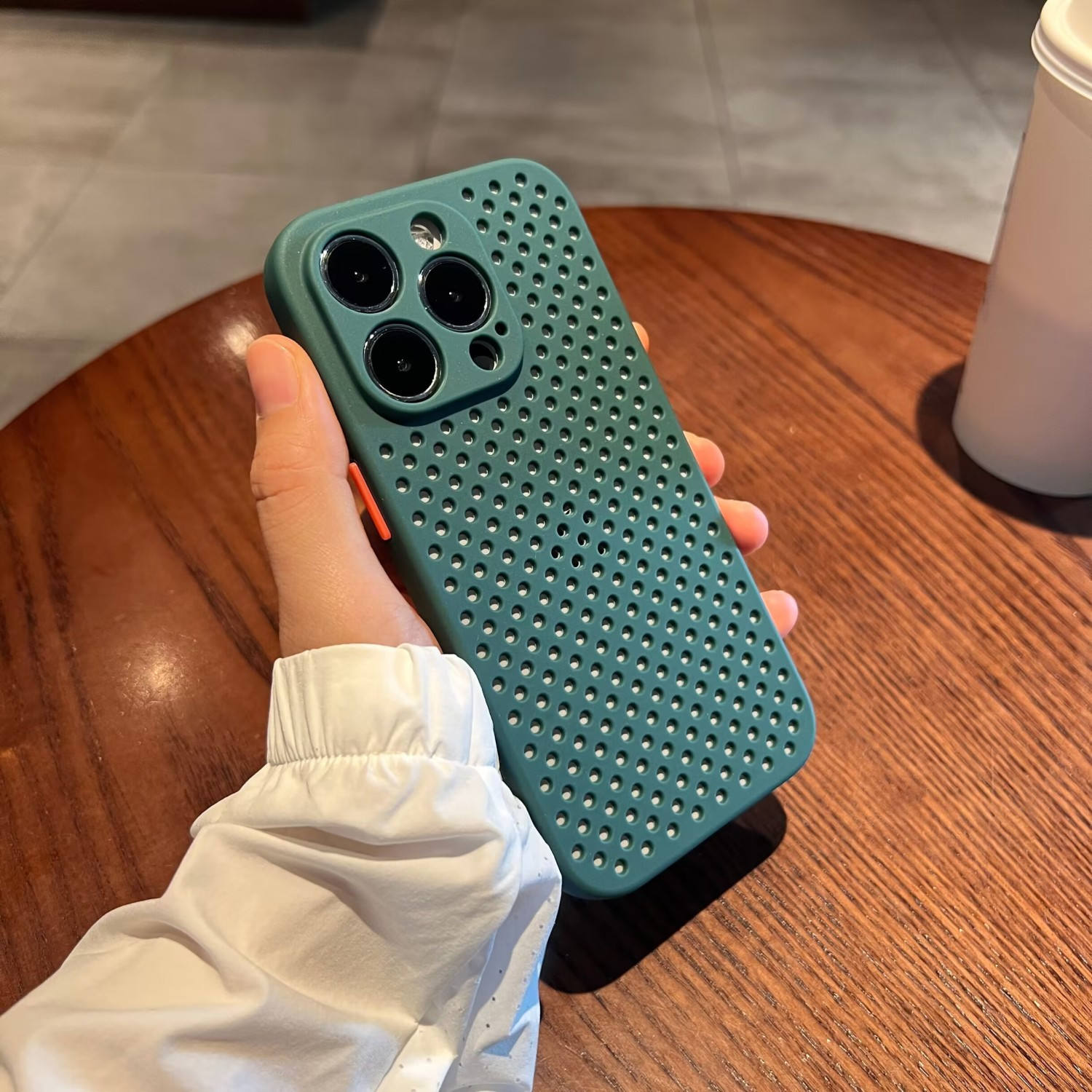 สีเขียวมรกต