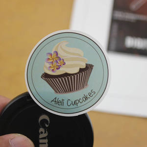 Rollo de impresión personalizado autoadhesivo, etiquetas adhesivas hechas a mano con corazón rojo para sellado de embalaje de negocios pequeños - Product Image 5