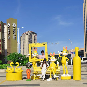 Scultura in Resina di Grande Formato per Esterni, Bambola Cartoon Dipinta a Mano, Ornamento Natalizio, Immagine IP Aziendale - Product Image 2