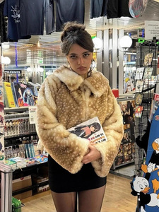 Women's light brown <b>leopard</b> print faux <b>fur</b> short warm winter <b>coat</b>, fluffy <b>fur</b> jacket wholesale, OEM ODM - Product Image 2