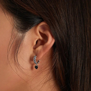 Orecchini a Cuore con Rose per Donne, Design Floreale Dolce, Gioielli Eleganti per Uso Quotidiano - Product Image 2