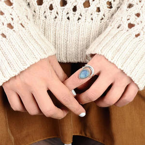 A079 Anelli alla Moda a Forma di Goccia d'Acqua con Gemma di Acquamarina, Montatura a Castone, Gioiello Unisex da Regalo - Product Image 3