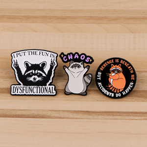 เข็มกลัดเคลือบลายแรคคูนสุดน่ารัก Sming Pins Stay Trashy รูปทรงวงกลม พร้อมข้อความแบบกำหนดเอง - Product Image 4