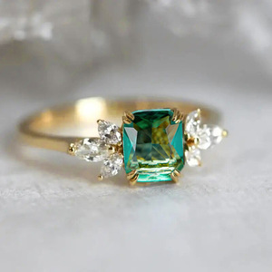 Anello con Zircone Taglio Marquise Stile Smeraldo per Donne, Elegante Gioiello da Dito alla Moda - Product Image 1