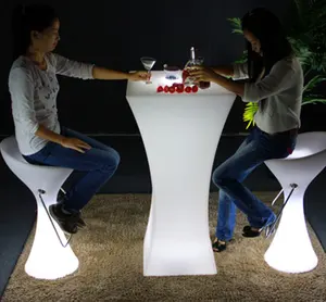 שולחן בר קוקטייל זוהר LED מודרני ריהוט פלסטיק למלון ביתי או לסלון לדלפק בר ביתי