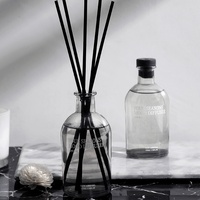 Nouvel Arrivage Diffuseur à Bâtonnets OEM Marque Privée 220ml Verre Rond Transparent Bâtonnets Noirs Parfum Personnalisé Cadeau de Pendaison de Crémaillère