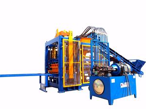 Ligne de production de blocs creux et pleins en béton, de pavés colorés et de bordures, entièrement automatique à pression hydraulique QT10-15 - Product Image 1