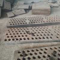 Concasseur à marteaux mobile en acier à haute teneur en manganèse avec écran forgé et plaque de revêtement durable pour l'exploitation minière