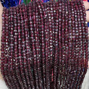 Vente en gros <span class=keywords><strong>de</strong></span> perles carrées à facettes en grenat rouge naturel Perles cubes lisses en <span class=keywords><strong>pierre</strong></span> carrée pour la fabrication <span class=keywords><strong>de</strong></span> bijoux (AB2135) - Product Image 1