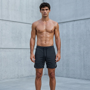 Shorts légers à œillets pour hommes, tissu respirant, taille élastique avec cordon de serrage et poches latérales pour l'entraînement, la course à pied, le jogging, imprimé - Product Image 1