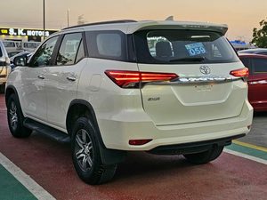 Asequible y eficiente Usado TOYOTA <span class=keywords><strong>FORTUNER</strong></span> 4WD 2.7L 4Cyl 2020 coches Bien mantenido y listo para usar - Product Image 4