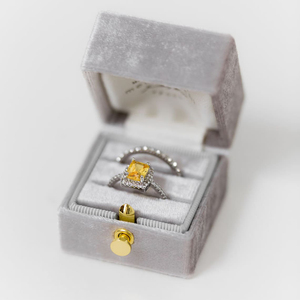 Portagioie personalizzato in velluto di seta verde Vintage di lusso due rotoli di velluto all'interno di proposte di velluto scatola per fedi nuziali per 2 anelli - Product Image 6