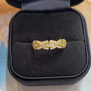Anello Q710 Infinity Diamond Eternity Band in oro massiccio 18 carati con taglio baguette e incastonatura a canale, gioiello raffinato da donna per fidanzamento. - Product Image 3