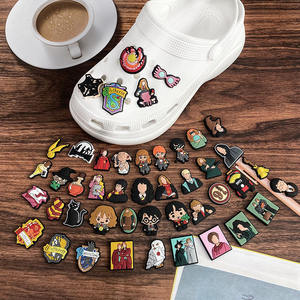 Encantos de <span class=keywords><strong>Harry</strong></span> Dance para zapatos de zuecos <span class=keywords><strong>Harry</strong></span> recién llegados personaje de la película americana zuecos encantos cantante diseñadores Pvc Zueco encanto - Product Image 2