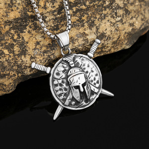 Yunnique – collier avec pendentif masque de guerrier Spartan en acier inoxydable pour hommes, chaîne de 60cm - Product Image 2