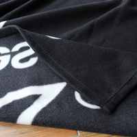 Couverture d'avion personnalisée REPT avec broderie de logo Couvertures chaudes en polyester 100% Couverture polaire portable