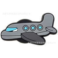 Breloques de chaussures de course automobile très populaires en gros, décorations de chaussures mignonnes, accessoires de chaussures, breloques de chaussures en PVC souple à motif de dessin animé pour pantoufles