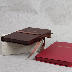 กล่องของขวัญกระดาษแข็งพิมพ์โลโก้สั่งทำพิเศษสำหรับเสื้อผ้า - Product Image 2