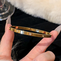 Bracelet de couple en acier inoxydable doré pour femme, haut de gamme, avec diamants, luxe discret, géométrique, tendance, cadeau de mariage, bijoux de fête